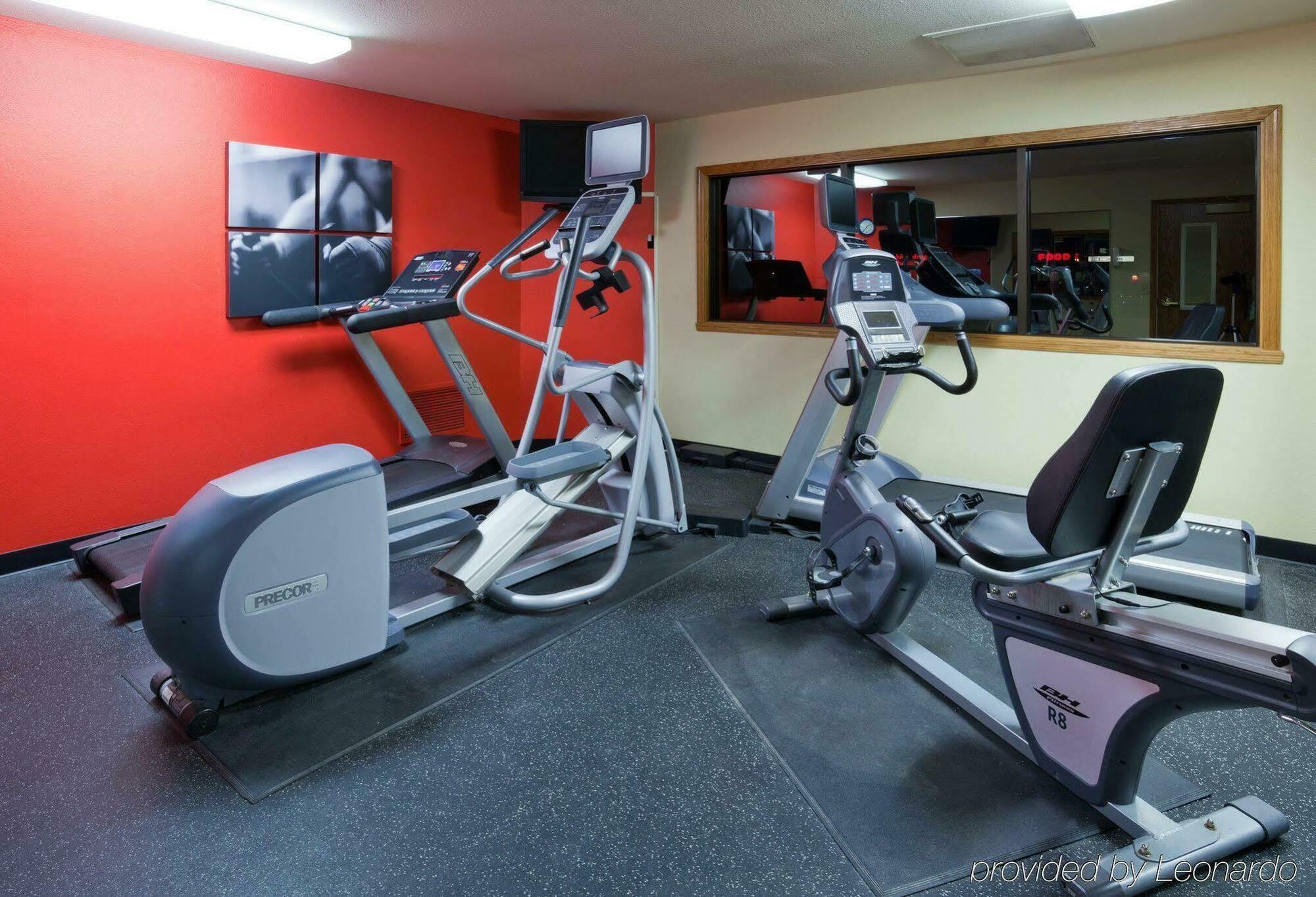 Country & By Radisson, Fargo, Nd 3*